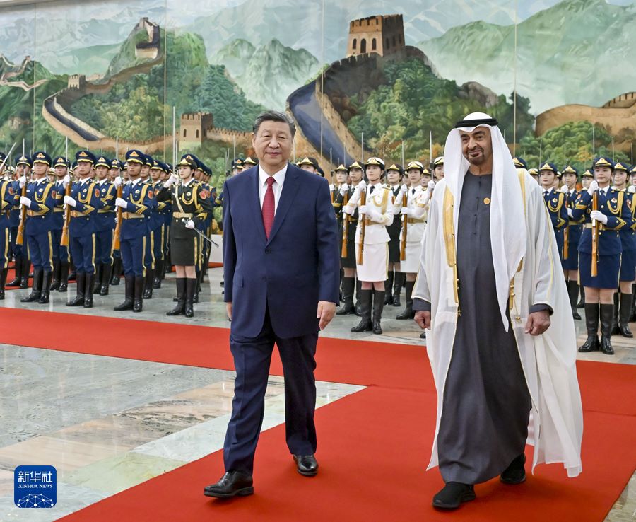 Xi Jinping incontra il presidente degli Emirati Arabi Uniti Mohammed bin Zayed al-Nahyan