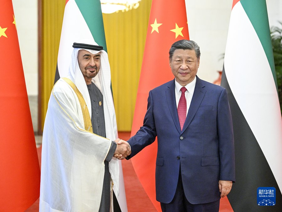 Xi Jinping incontra il presidente degli Emirati Arabi Uniti Mohammed bin Zayed al-Nahyan