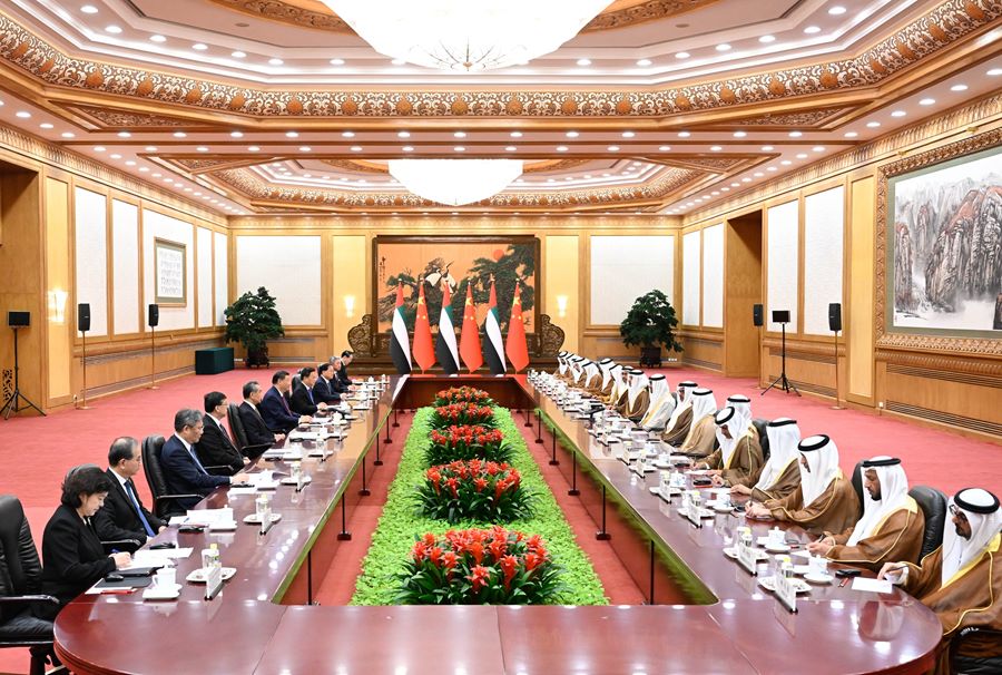 Xi Jinping incontra il presidente degli Emirati Arabi Uniti Mohammed bin Zayed al-Nahyan