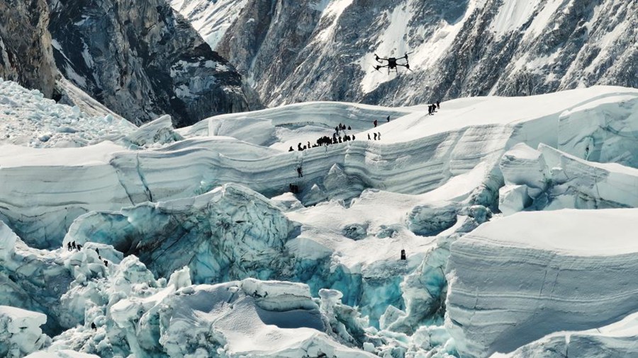 DJI effettua con successo i primi test di consegna tramite drone al mondo sul Monte Qomolangma