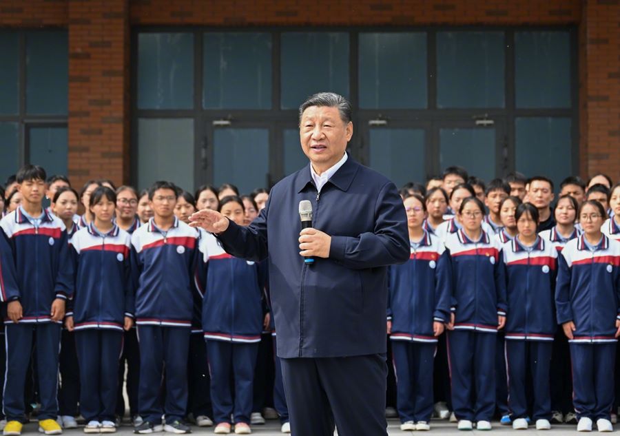 Xi Jinping in viaggio d'ispezione nel Qinghai