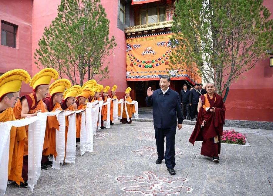 Xi Jinping in viaggio d'ispezione nel Qinghai