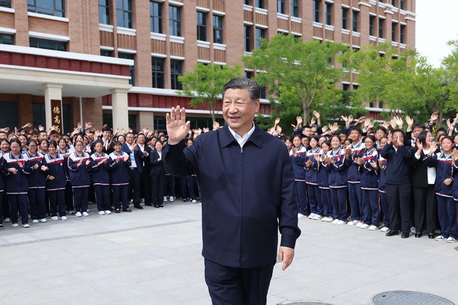 Xi Jinping in viaggio d'ispezione nel Qinghai