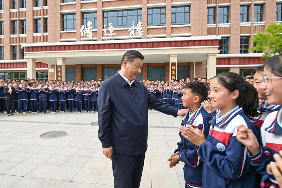 Xi Jinping in viaggio d'ispezione nel Qinghai