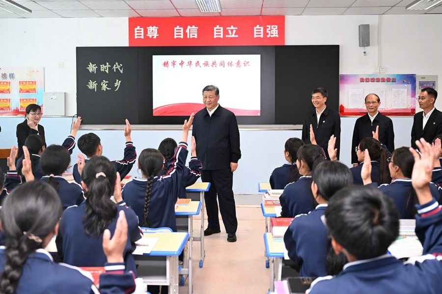 Xi Jinping in viaggio d'ispezione nel Qinghai