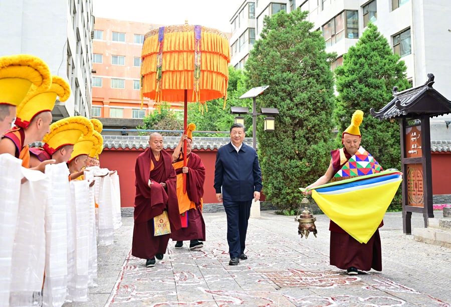 Xi Jinping in viaggio d'ispezione nel Qinghai