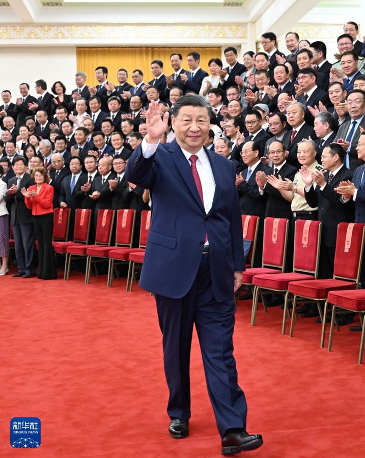 Xi Jinping consegna il premio nazionale per la scienza e la tecnologia