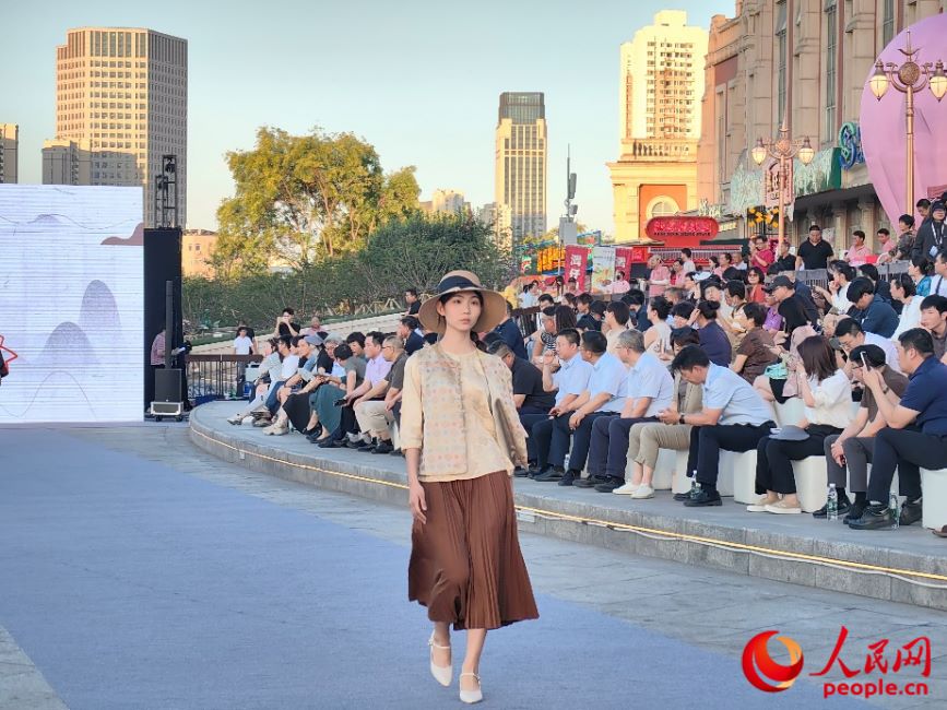 Romanticismo nelle notti di mezza estate a Tianjin