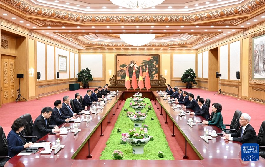 Xi Jinping incontra il Primo Ministro vietnamita Pham Minh Chinh