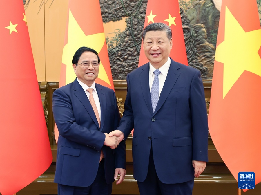 Xi Jinping incontra il Primo Ministro vietnamita Pham Minh Chinh