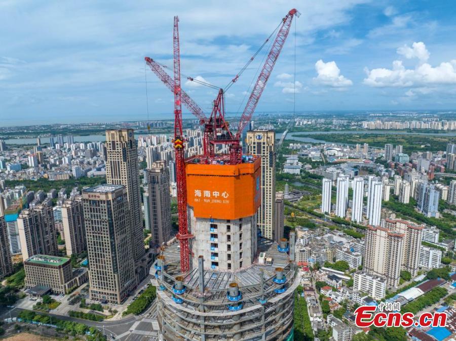 A metà strada la costruzione del più alto edificio di Hainan