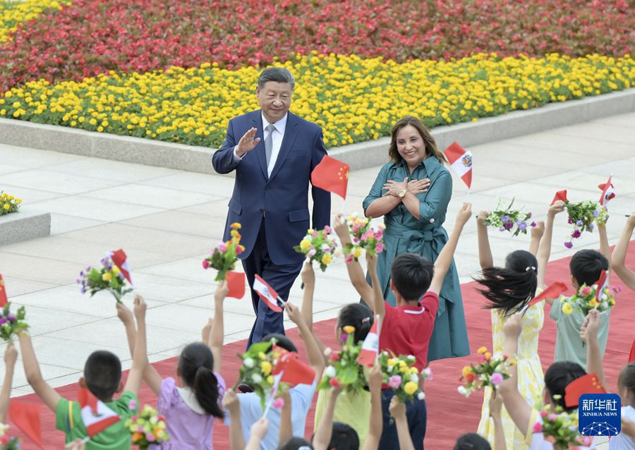 Incontro tra Xi Jinping e la Presidente peruviana Dina Boluarte