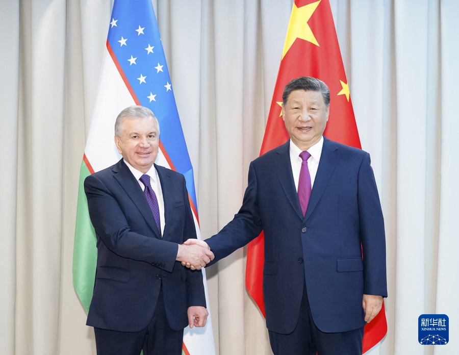 Il Presidente Xi Jinping incontra il Presidente dell'Uzbekistan Shavkat Mirziyoyev