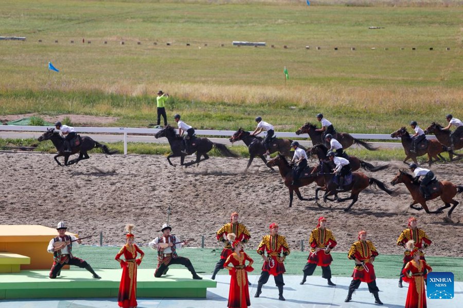 Iniziano le gare equestri dei XII Giochi Nazionali Tadizionali delle Minoranze Etniche della Cina