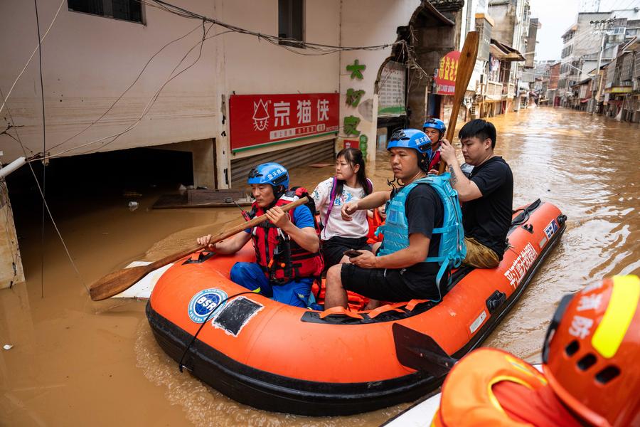 La Cina si prepara per la stagione critica delle inondazioni