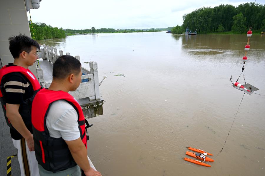 La Cina emette allerte per inondazioni durante l'ondata di caldo estivo