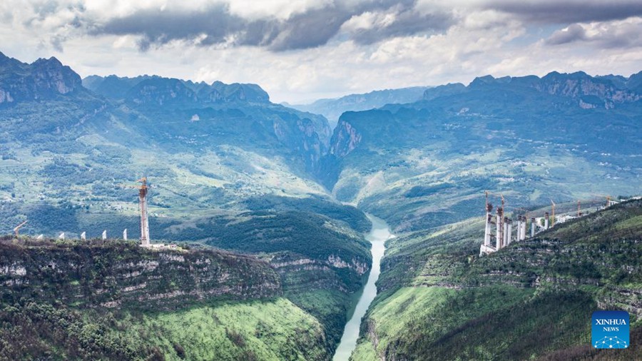 In costruzione il grande ponte Tianmen nel Guizhou