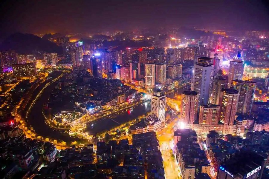 L'atmosfera del mercato notturno illumina l'economia notturna di Guiyang