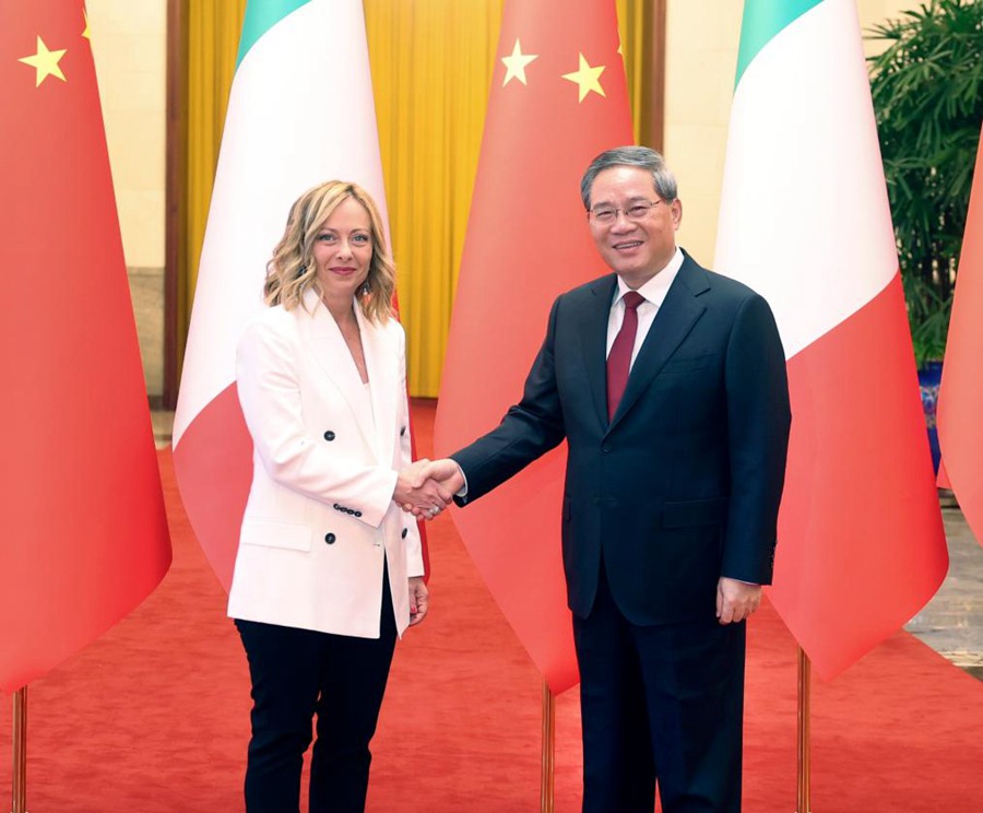 Il premier cinese Li Qiang incontra la Presidente del Consiglio italiana Giorgia Meloni, in visita ufficiale in Cina, presso la Grande Sala del Popolo di Beijing, capitale della Cina. (28 luglio 2024 - Xinhua/Liu Weibing)