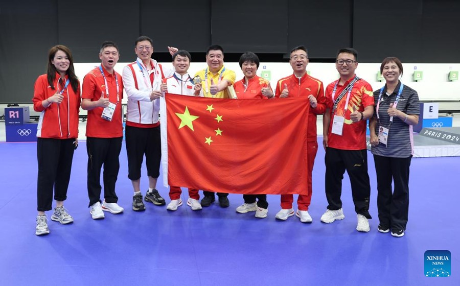 Cina, medaglia d'oro nella pistola ad aria compressa da 10 metri maschile