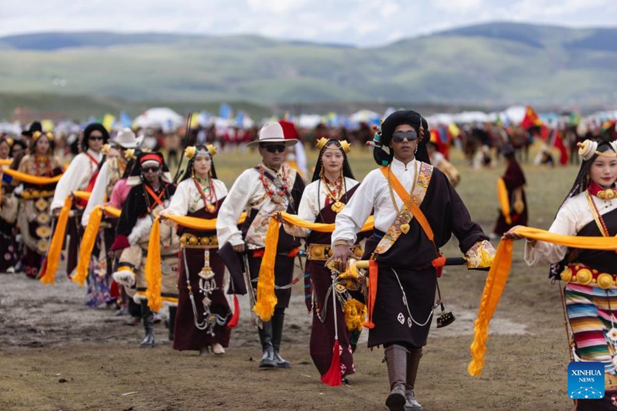 Evento di corse di cavalli prende il via nel Sichuan