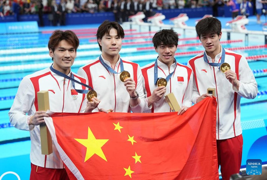 Parigi 2024: La Cina vince l'oro nella staffetta 4x100m misti maschile di nuoto