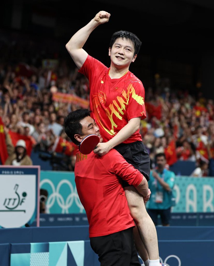 Fan Zhendong vince la sua prima medaglia d'oro olimpica, realizzando un Grande Slam