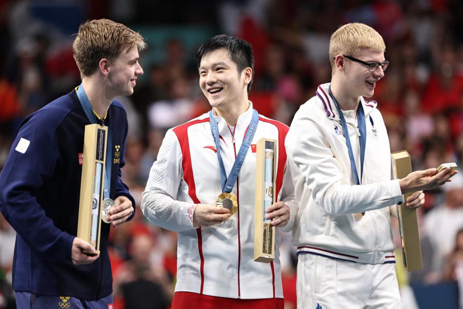 Fan Zhendong vince la sua prima medaglia d'oro olimpica, realizzando un Grande Slam