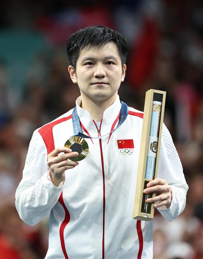 Fan Zhendong vince la sua prima medaglia d'oro olimpica, realizzando un Grande Slam