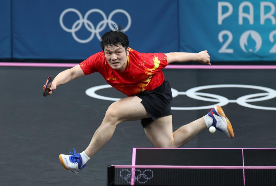 Fan Zhendong vince la sua prima medaglia d'oro olimpica, realizzando un Grande Slam