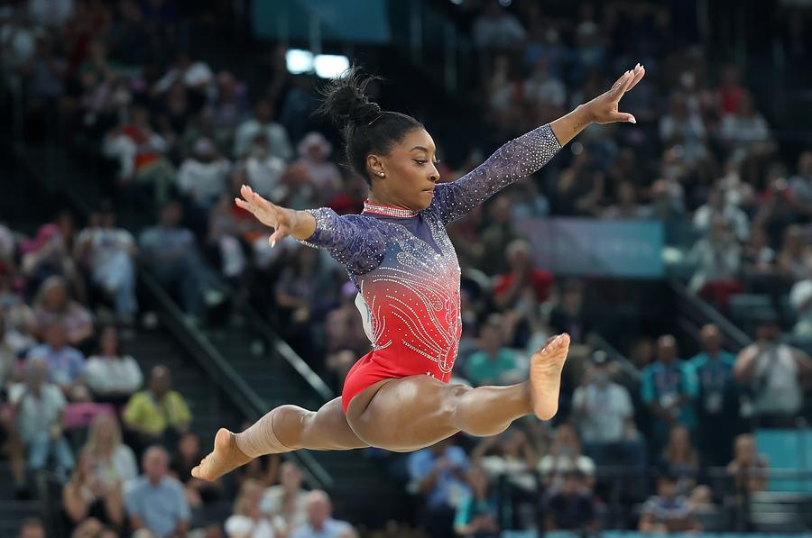 Simone Biles degli Stati Uniti gareggia durante la finale femminile di ginnastica a corpo libero alle Olimpiadi di Parigi 2024. (5 agosto 2024 - Xinhua/Cao Can)