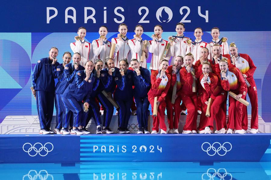 La Cina vince la prima medaglia d'oro nel nuoto artistico a squadre a Parigi