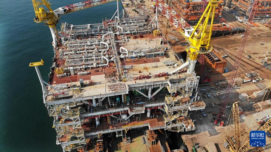 Cina, completata e consegnata la più grande piattaforma internazionale offshore per petrolio e gas