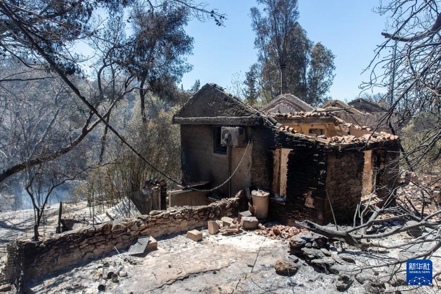 Grecia, evacuate migliaia di persone a causa degli incendi di montagna