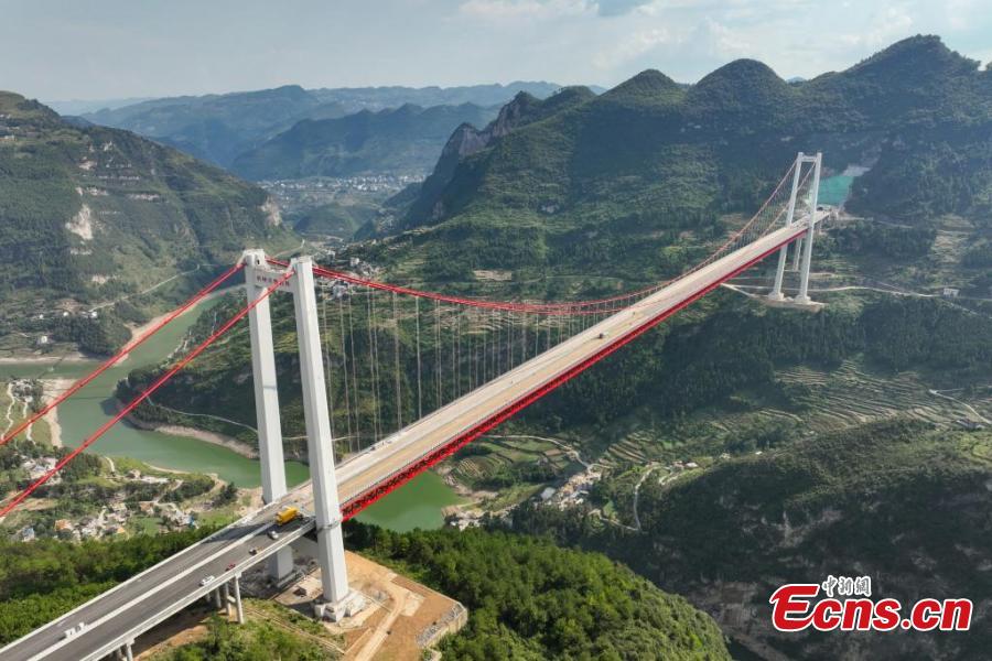 Guizhou, costruzione del grande ponte sul fiume Tongzi prossima al completamento