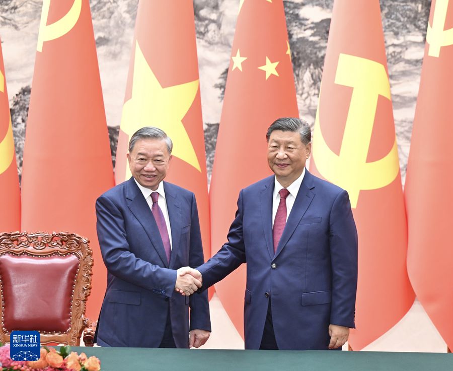 Incontro fra Xi Jinping e To Lam: 