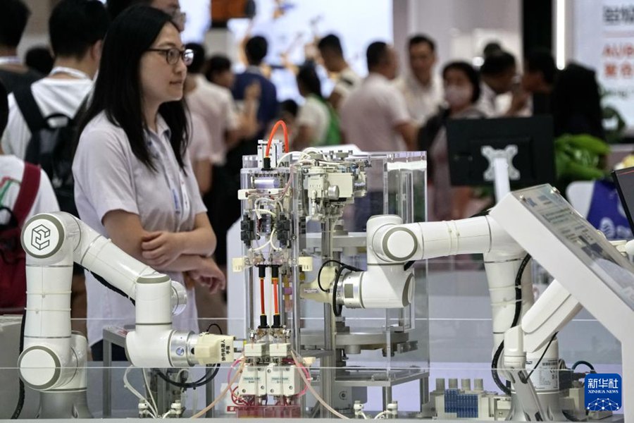 Si apre a Beijing la World Robot Conference 2024