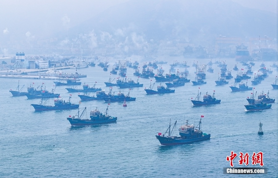 La chiusura?del?periodo di divieto di?pesca nel Mar Giallo e nel Mare di Bohai, migliaia di navi sul mare?da?Rongcheng?nella provincia dello Shandong