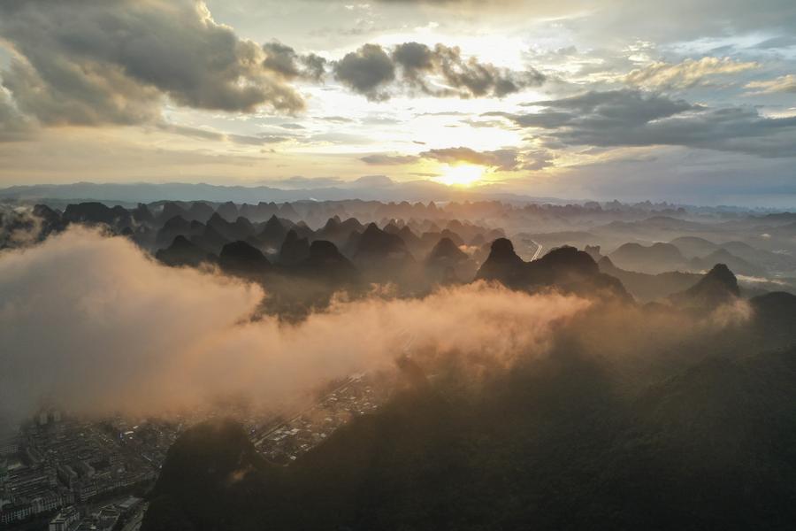 La Contea di Yangshuo, città di Guilin, nella regione autonoma del Guangxi Zhuang. (4 luglio 2020 - Xinhua/Cao Yiming)