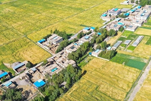 Xizang, panorama pittoresco in campagna di Bailang