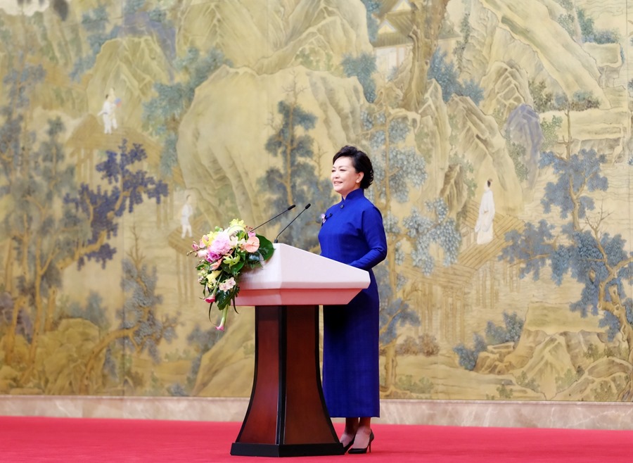 Peng Liyuan partecipa alla Conferenza tematica sull'educazione femminile del Summit FOCAC