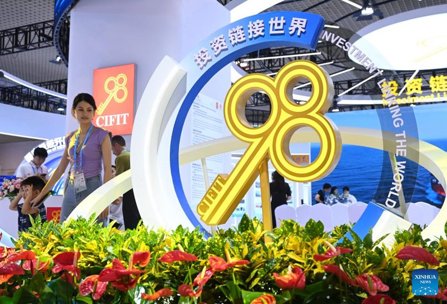 Persone visitano la 24a Fiera Internazionale Cinese per gli Investimenti e il Commercio (CIFIT) a Xiamen, nella provincia sudorientale del Fujian. (8 settembre 2024 - Xinhua/Lin Shanchuan)