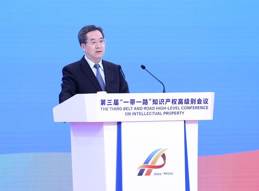 Il vice premier cinese Ding Xuexiang tiene un discorso durante la cerimonia di apertura della terza conferenza di alto livello sulla proprietà intellettuale della Belt and Road a Beijing, capitale della Cina. (11 settembre 2024 - Xinhua/Pang Xinglei)