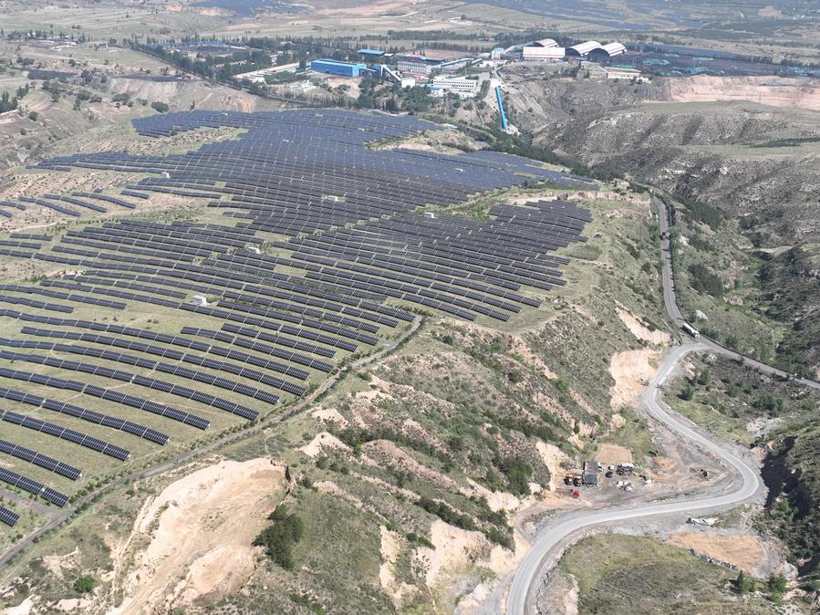 Base dimostrativa nazionale di tecnologia fotovoltaica avanzata dell'area di avvallamento del carbone di Datong, nella provincia settentrionale cinese dello Shanxi. (30 maggio 2024  - Xinhua/Liu Tianyu)