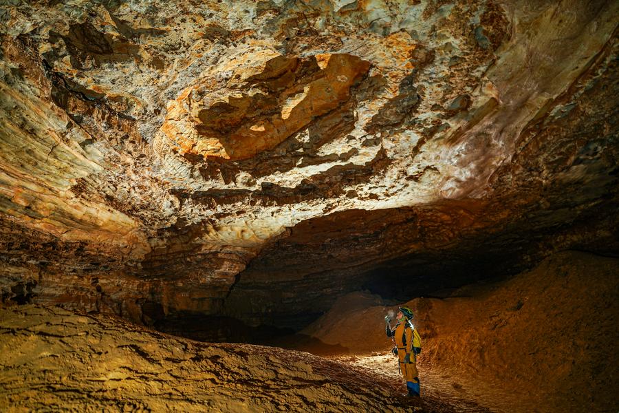 Scienziati cinesi e stranieri inizieranno una nuova spedizione nella grotta più lunga dell'Asia