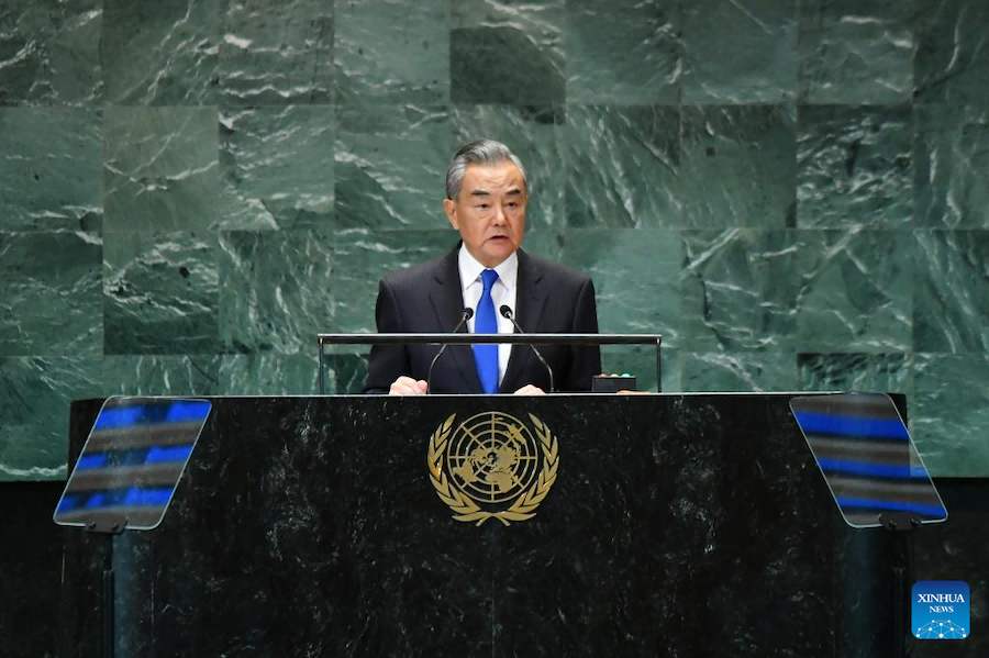 Wang Yi, Ministro degli Esteri cinese, interviene al Summit sul Futuro delle Nazioni Unite presso la sede dell'ONU a New York. (23 settembre 2024 - Xinhua/Li Rui)