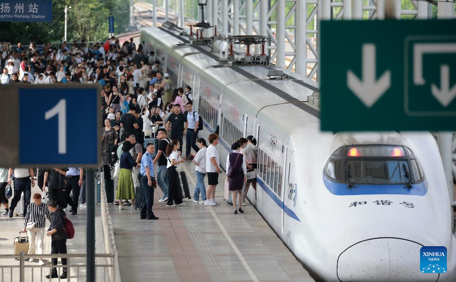 Cina: previsti 175 milioni di viaggi in treno durante le vacanze della Festa Nazionale