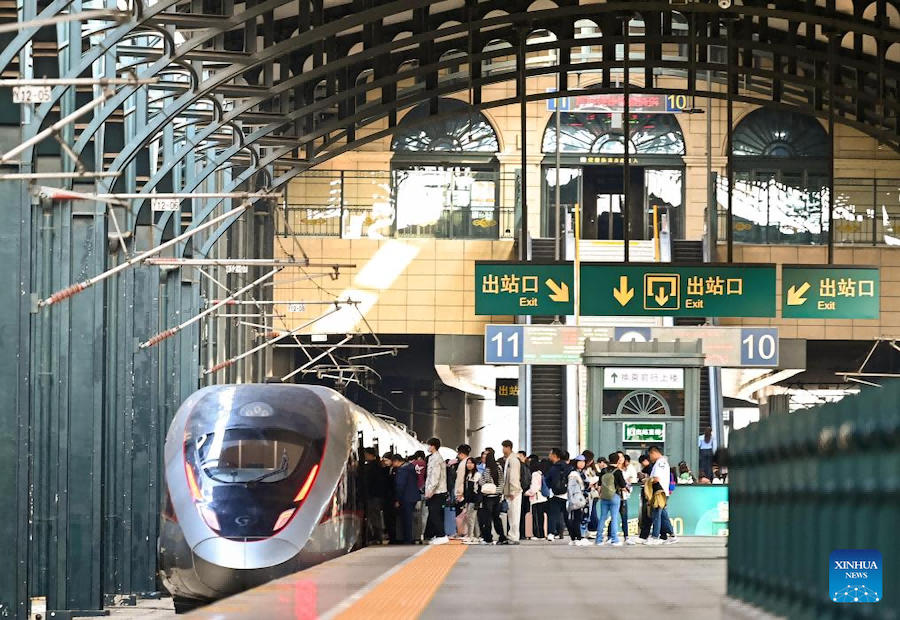 Cina: previsti 175 milioni di viaggi in treno durante le vacanze della Festa Nazionale