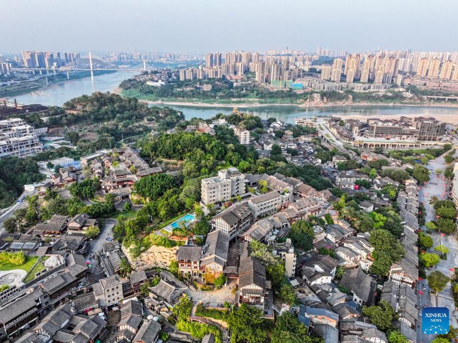 Vista aerea dell'antico borgo di Ciqikou nella municipalità di Chongqing, nella Cina sud-occidentale. (9 ottobre 2024 - Xinhua/Wang Quanchao)