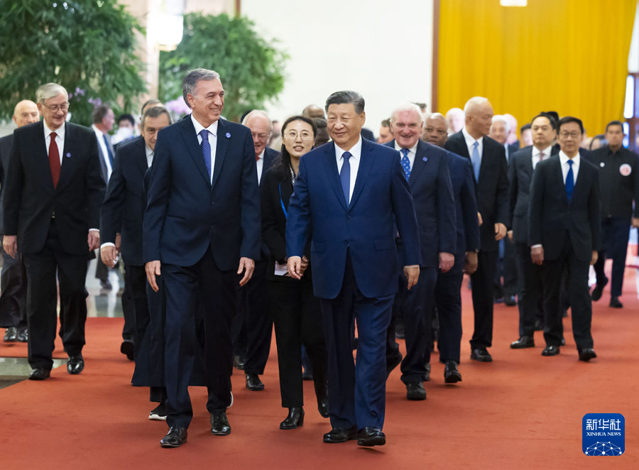 Xi Jinping incontra ospiti stranieri alla Conferenza Internazionale dell'Amicizia con la Cina